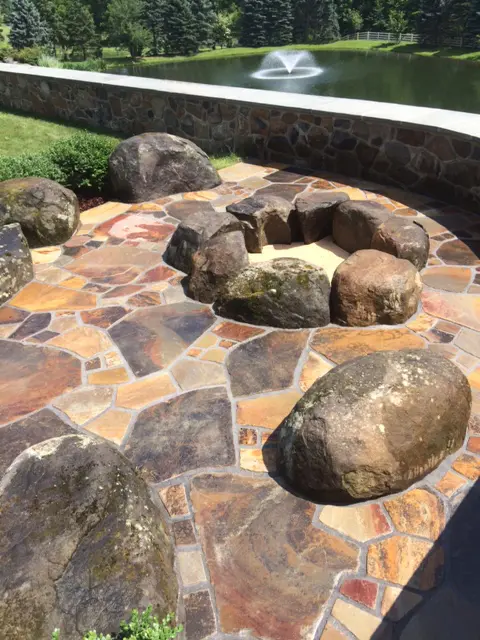 Outdoor Fire Pit And Fireplace Design And Installation In Lancaster, Pa Fp06 Ironstone Rustic Boulder Firepit With Natural Stone Patio